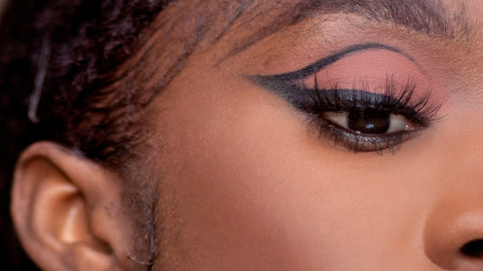 GET THE LOOK - GRAPHIC EYELINER
